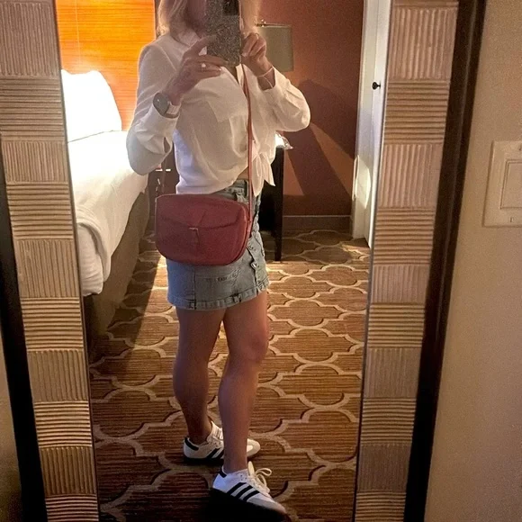 Louis Vuitton Red Epi Jeune Fille crossbody bag. - Picture 4 of 15